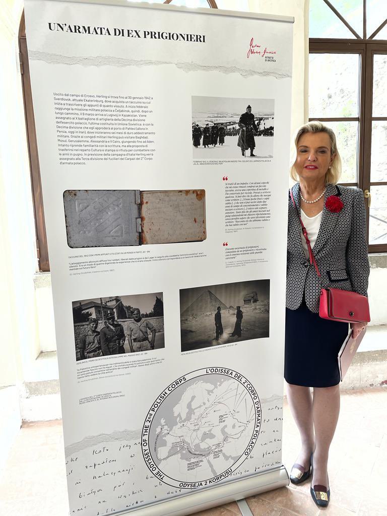 PLinItalia's tweet photo. W konferencji inauguracyjnej #PolishHeritageDays w Rzymie🇮🇹 z udziałem @Anna_M_Anders konsul Agaty Ibek-Wojtasik i dyr. @PLInst_Roma Łukasza Paprotnego uczestniczyli także uczniowie polskiej szkoły w Rzymie, liczna Polonia w Italii oraz włoscy przyjaciele Polski🇵🇱🇮🇹 https://t.co/akJ37bSvPR