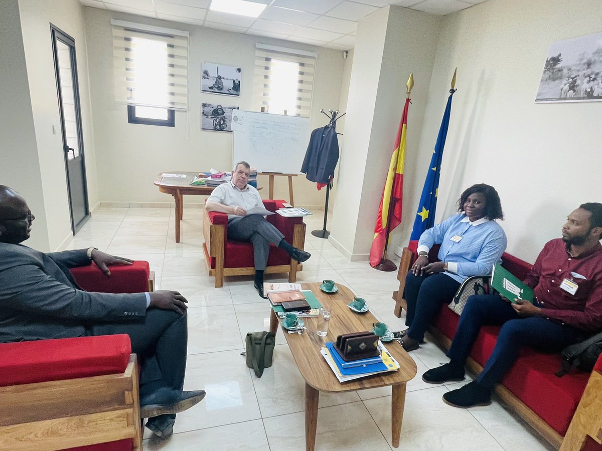 Sabou_Doum2's tweet photo. Nous avons rencontré,  ce jour, le chef de la Coopération Espagnole au Mali M. Juan Ovejero Dohn, les discussions qui ont suivi ont été fructueuses et enrichissantes. Nous avons également échangé sur un projet, très stratégique pour notre pays, dans le domaine de l'assainissement https://t.co/UnkrEoM4F1