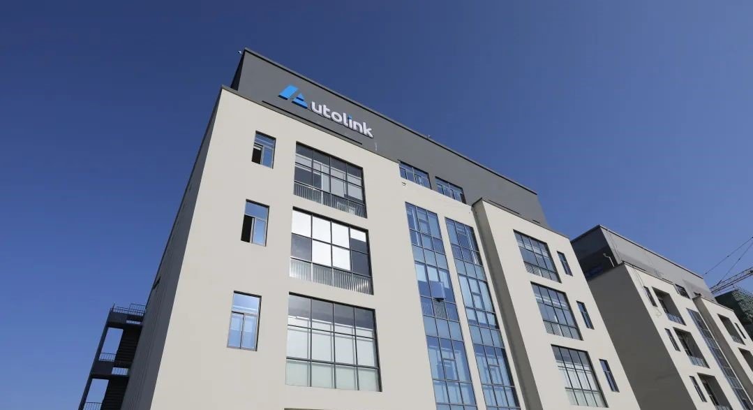 Gasgoo_com's tweet photo. NIO-invested Chinese intelligent cockpit supplier #Autolink officially launched phase II of its domain controller development and production base project in Wuxi city. #gasgoo https://t.co/lBU7imJjz8 https://t.co/5LUd30CyLj