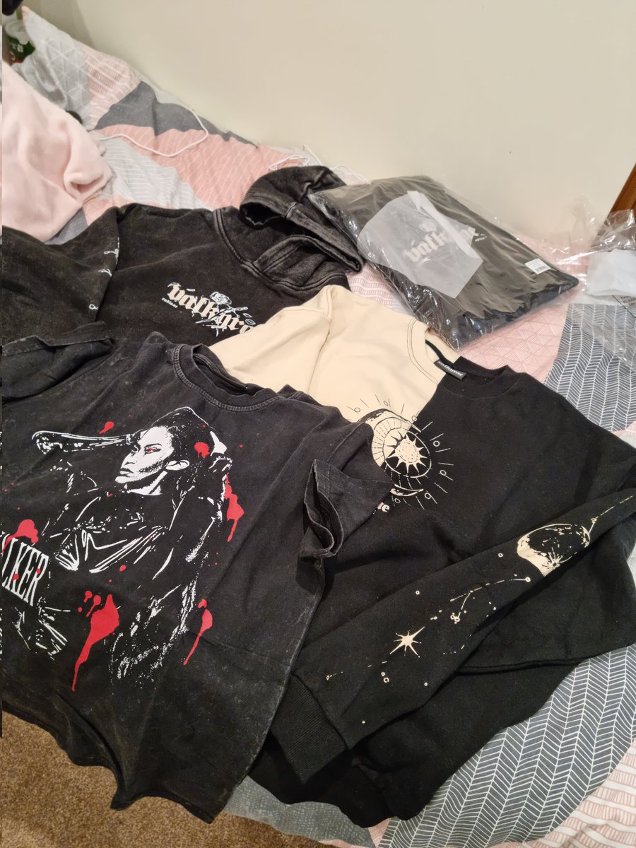 RazelSays's tweet photo. Finally!!!! Valkyrae merch! https://t.co/tuofy61SEi