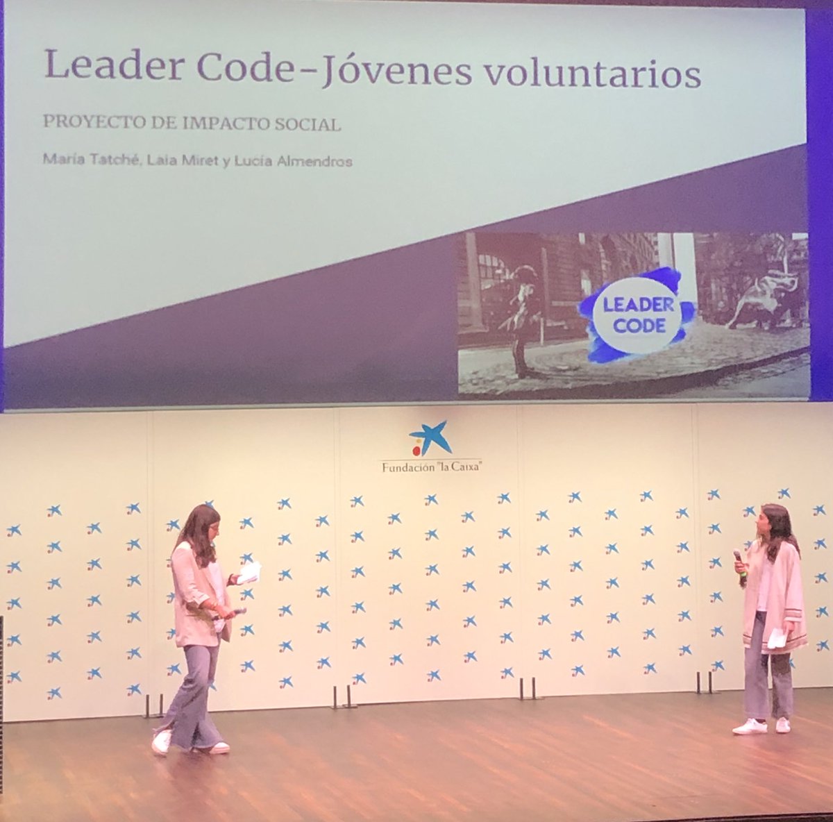 fase_fundacion's tweet photo. Muchísimas gracias María, Laia y Lucía por mostrarnos vuestro proyecto “Jóvenes Voluntarios” 👏🏼

¡Qué interesante!

 #globaltrends #fundacionfase #futureleaders #tendenciasglobales #leadercode #esperanza  #actitudactiva  @FundlaCaixa https://t.co/2HBLWfBrtO