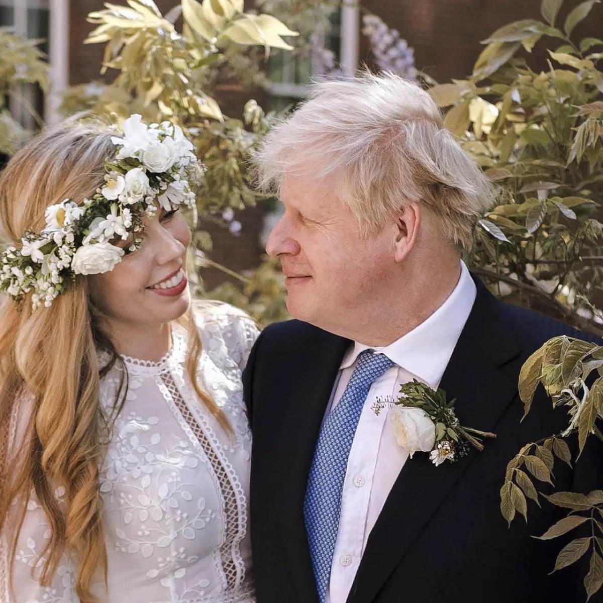 BrexitBuster's tweet photo. @justwearmasks Question: did Carrie Symonds marry serial adulterer and double-divorced deadbeat dad Al ‘Boris’ Johnson solely so they can’t be compelled to give evidence against each other in the criminal courts? 🤔
#CashAndCarrie #SerialCheat #LiarJohnson https://t.co/Wn1u4v2i0R