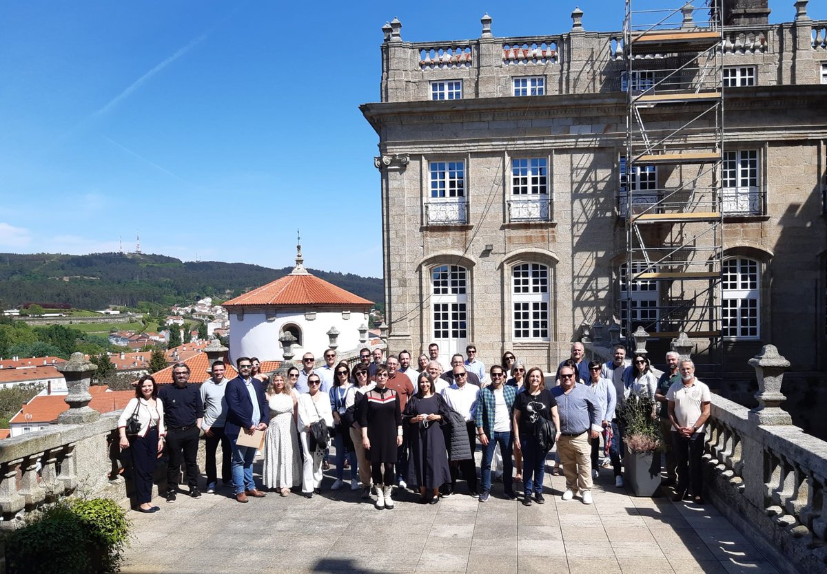 psdegsantiago's tweet photo. 🏬 A concelleira de Urbanismo e Cidade Histórica, @mrosonf, recibu á Asociación Galega de Inmobiliarias. #AGALIN, con motivo da celebración do III Congreso Inmobiliario de Galicia. https://t.co/R0BjZi5uwF