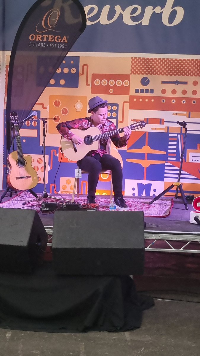 CerysDMusic's tweet photo. @billywguitar  Smashed being first out at #guitarshowbirmingham https://t.co/1tFMwTXzY1