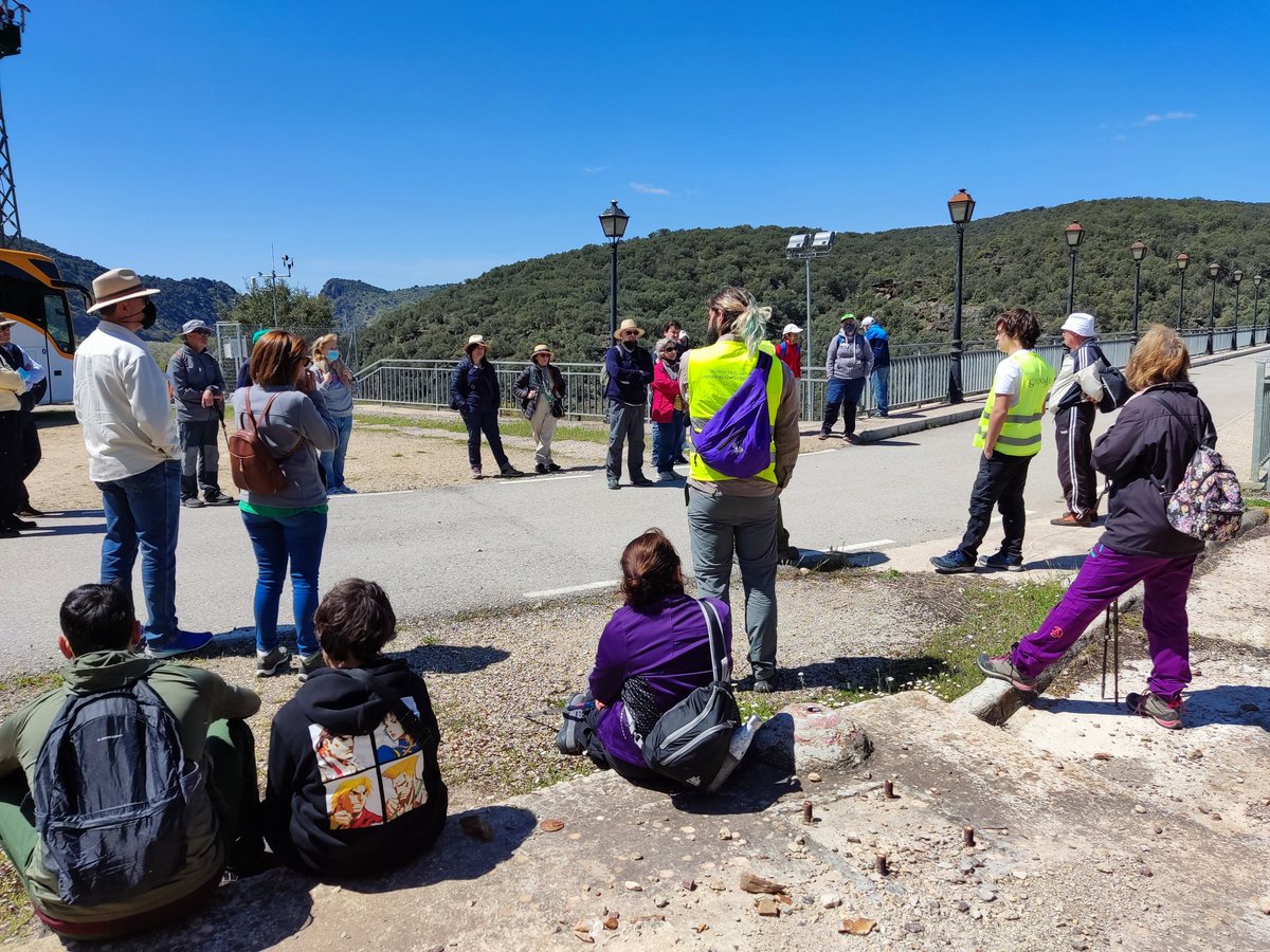 AmeliaCalonge's tweet photo. @sgeologica @aepect @UAHes presa de Atance, aprendiendo Geología aplicada (parada 3 Geolodía Guadalajara) https://t.co/qAlUpksk0f