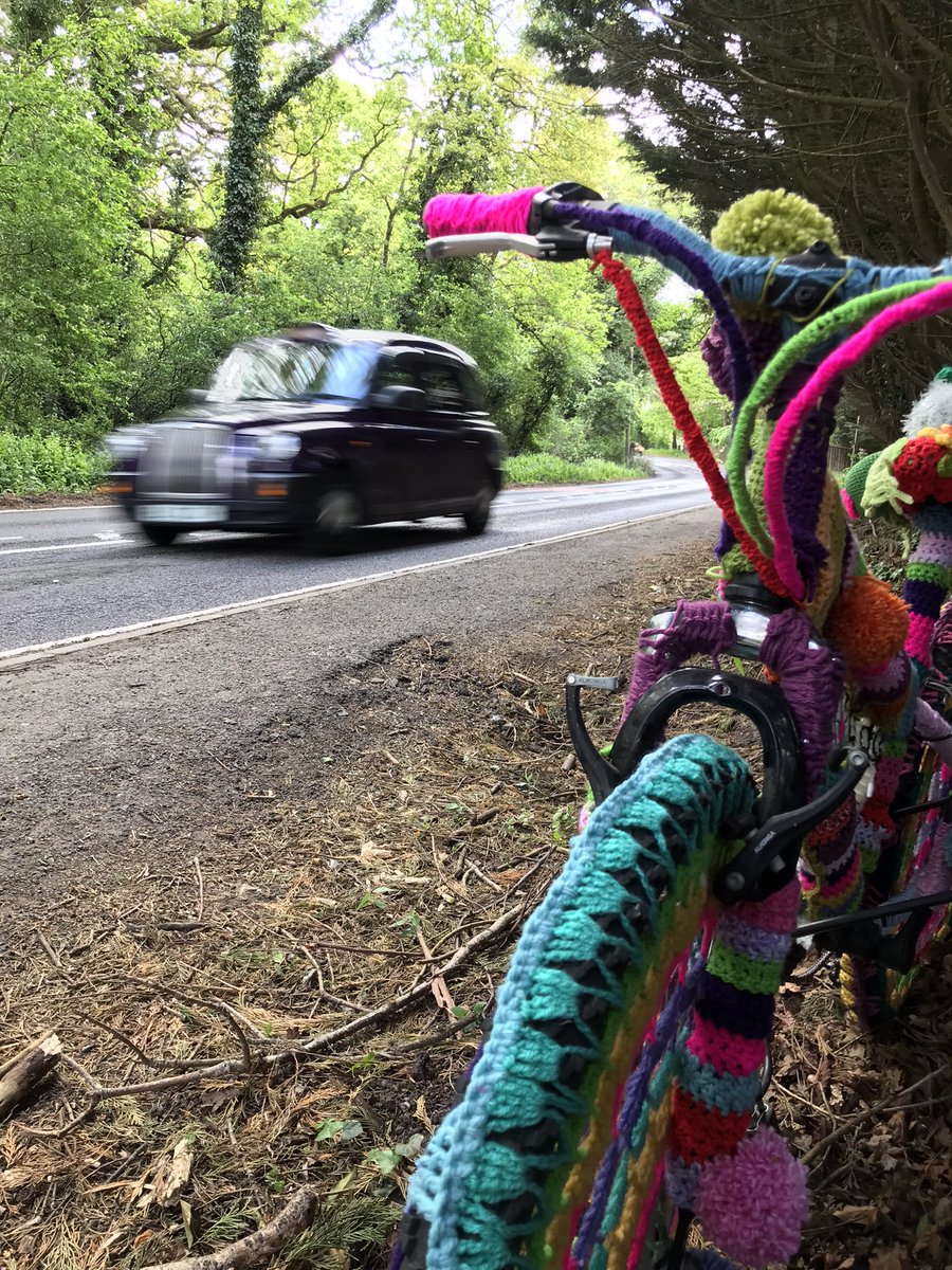 B4044Path's tweet photo. Spotted along the Eynsham to Botley road. Great to see support for our community path! #cyclox #zerocarbonoxford #cycle #cyclepath https://t.co/W9GRo76xyE