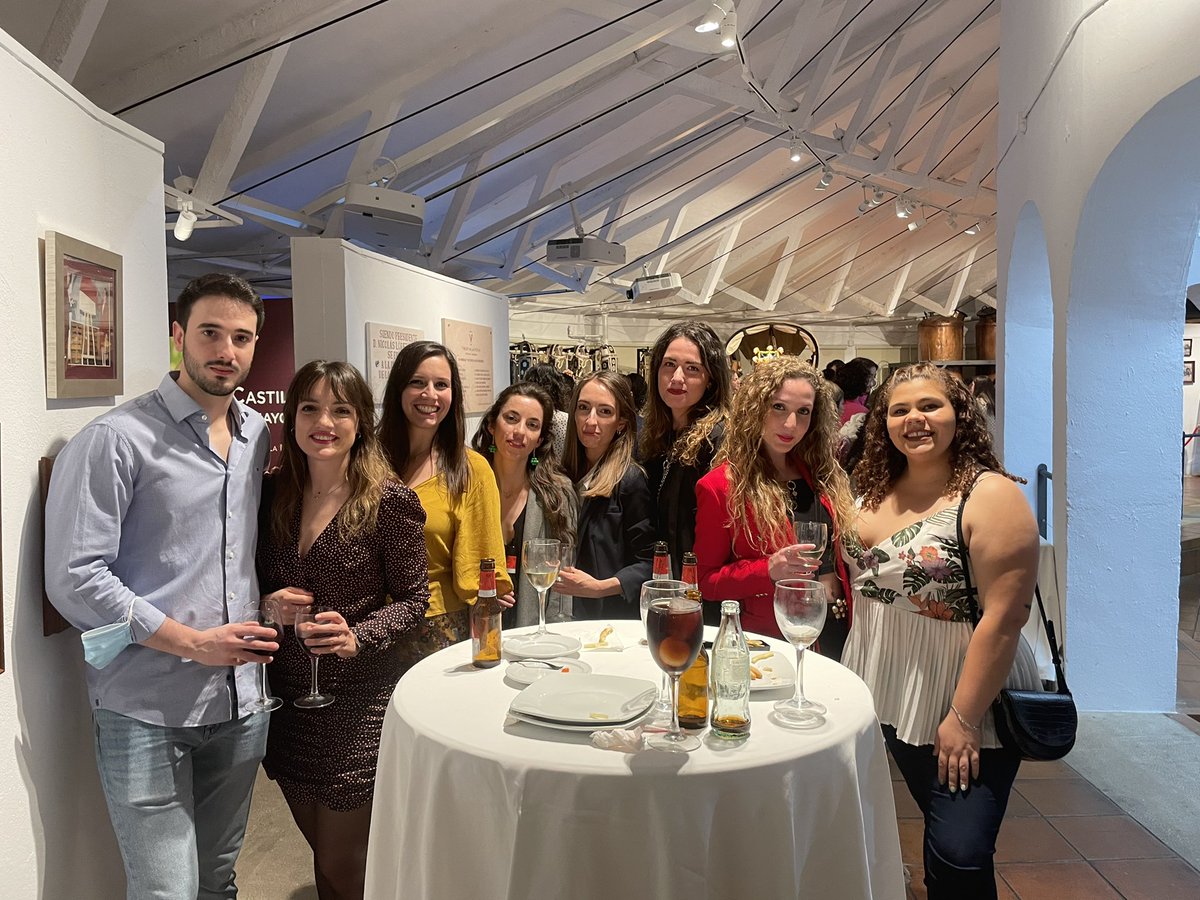 Farmacia_HUGU's tweet photo. Es un gusto poder celebrar otra vez la Jornada Científica de la @SCMFH en #Tomelloso
#SCMFH22 https://t.co/5CR1RnpZYR