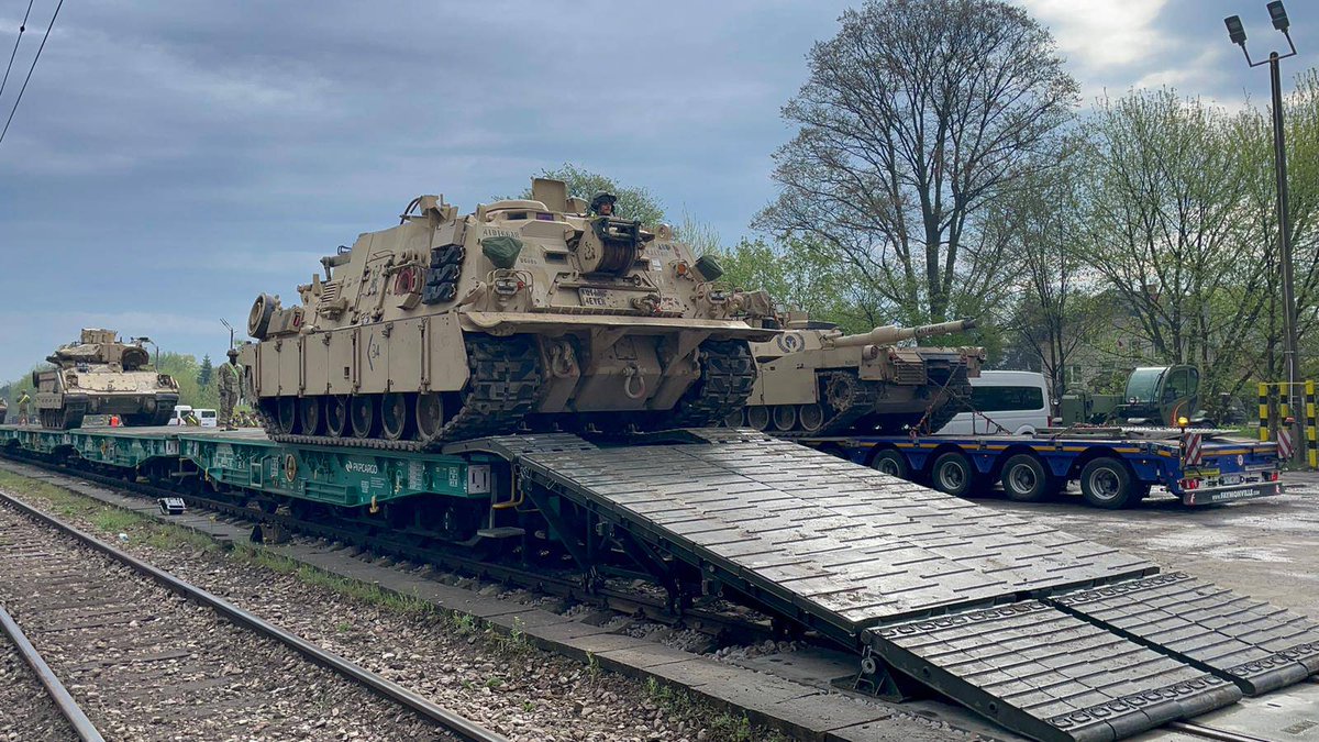 Podczas prowadzenia operacji logistycznych ćwiczenia #DefenderEurope22 wykorzystywane są będące na wyposażeniu  wojska polskiego Mobilne Rampy Kolejowe.