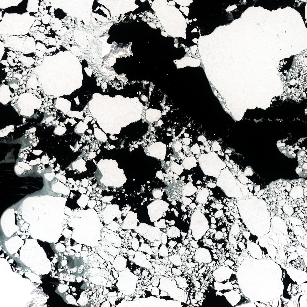 Sentinel2Bot's tweet photo. Labrador, Newfoundland and Labrador, Canada (58.1°N 62.1°W), 21 Apr 2022 https://t.co/RuHYE3C7Di