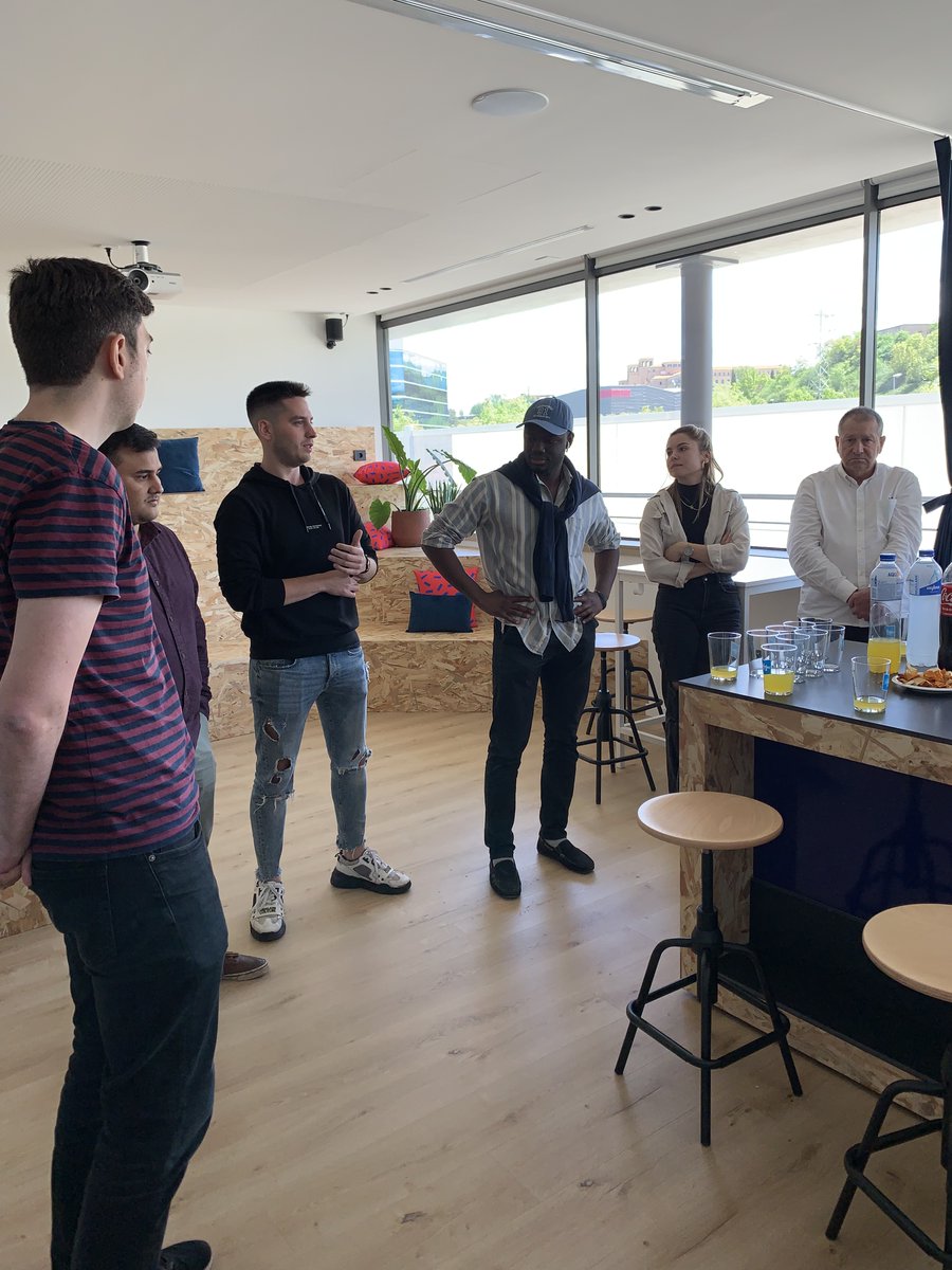 MagnetCoworking's tweet photo. Un #picapica amb els nostres #magneters 🤝💙

Una paradeta prèvia abans d’anar a dinar per conèixer millor al #magneter que treballa al teu costat i crear sinèrgies entre tots 🫂 https://t.co/KpjhPFYczN