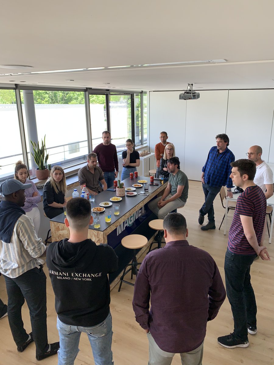 MagnetCoworking's tweet photo. Un #picapica amb els nostres #magneters 🤝💙

Una paradeta prèvia abans d’anar a dinar per conèixer millor al #magneter que treballa al teu costat i crear sinèrgies entre tots 🫂 https://t.co/KpjhPFYczN