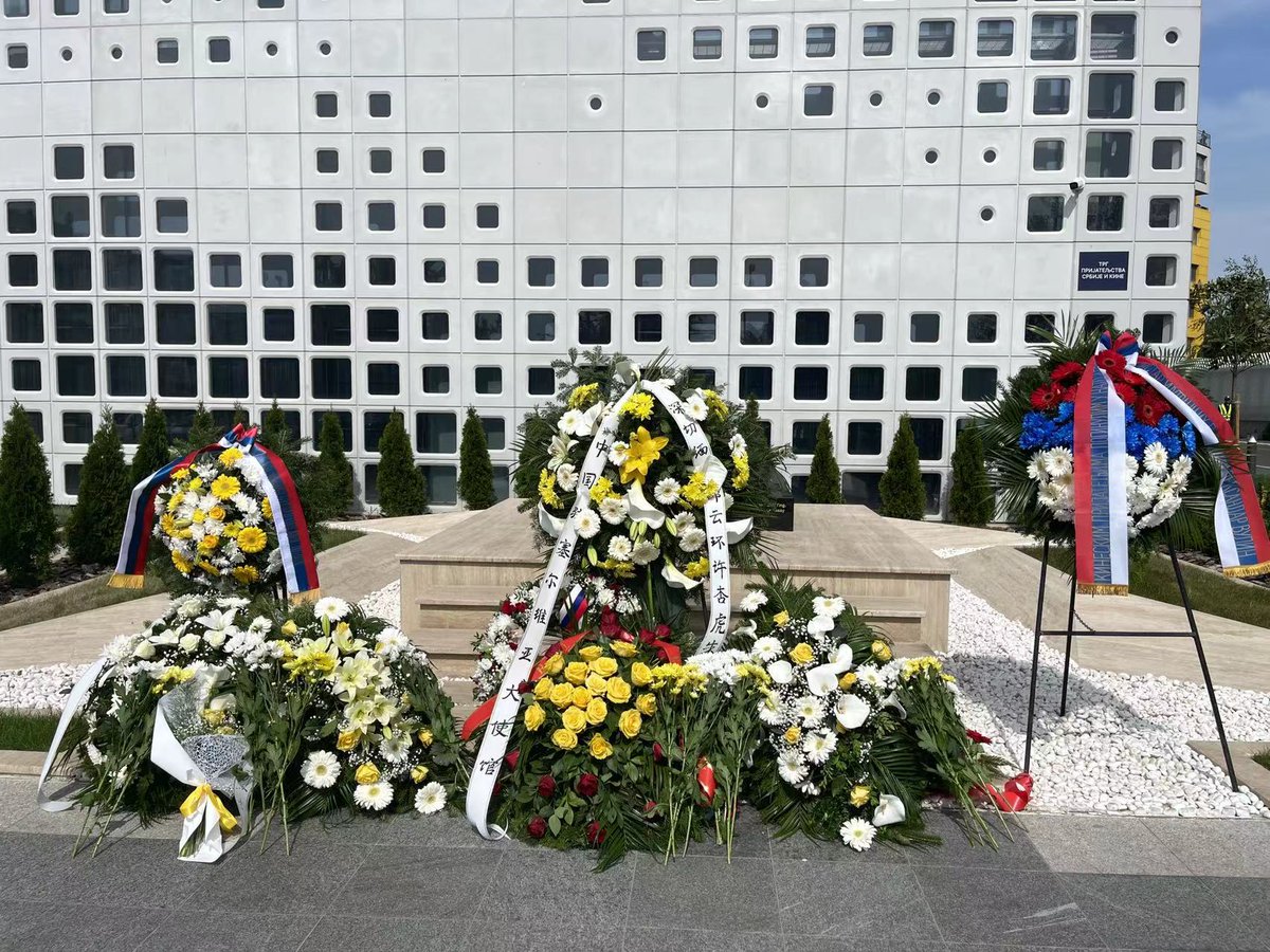 AmbChenBo's tweet photo. На данашњи дан пре 23 године, троје мојих пријатеља пролило је крв у Србији за правичност и правду. Хегемонистички злочини могу само да ојачају вољу кинеског и српског народа да бране своје државне интересе и национално достојанство и заштите заједничку безбедност човечанства. https://t.co/7iwtAD0JCh