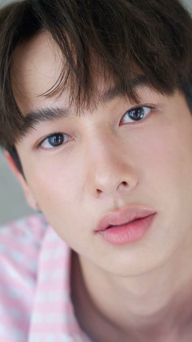 again_add_again's tweet photo. ทุกครั้งที่เธอมองมาที่พวกฉัน💚
เธอก็จะเจอกับสายลมเย็น แสงแดดอุ่น โอบกอดเธอ แม้บางเวลาอาจเปลี่ยนเป็นสายฝนหรือลมแรงบ้างก็เป็นเพราะพลังรักที่แปรปรวนไปตามความกดอากาศ💧⚡แต่ไม่ว่าเธอจะมองมากี่ครั้งเธอจะเห็นพวกฉันโอบกอดเธอตลอดไป💚💚
💚 คนดี 💚
#กันอรรถพันธ์
#GunAtthaphan
#AlwaysATP https://t.co/QIkSkidB6L
