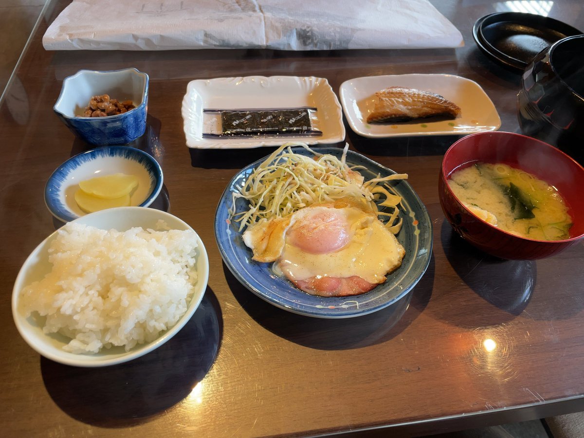 kasukasu_NGS's tweet photo. 龍飛にはこんな晩御飯とこんな朝御飯とこんな津軽ひば風呂が付いて1泊9000円ぐらいの宿があるので��人類龍飛に行くべき https://t.co/VTmzWWDvrR