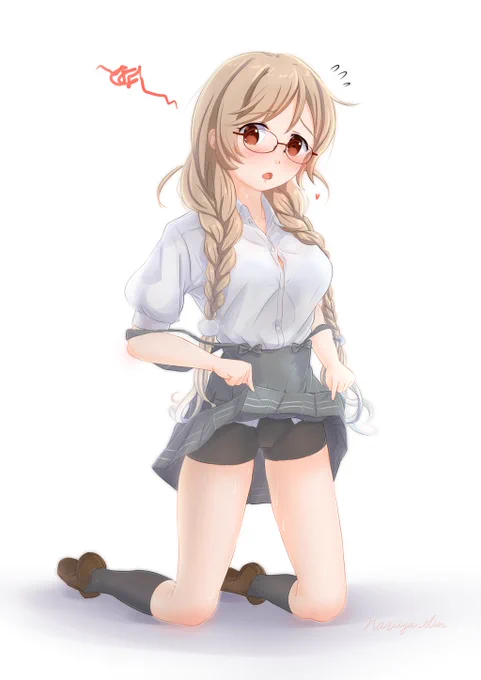 メガネ峯雲スカートたくし上げ。
#艦これ 