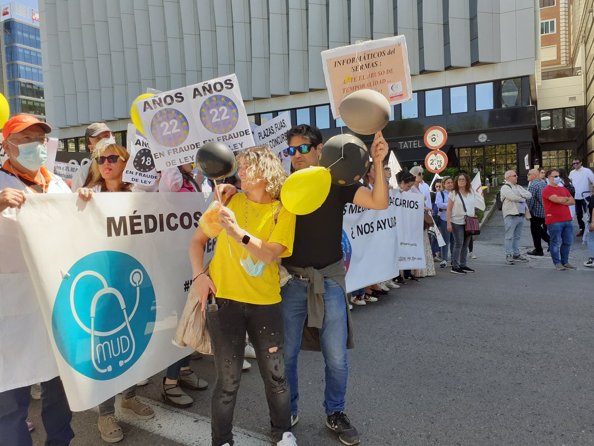 apiscam's tweet photo. Concentración ante  @ComisionEuropea y manifestación por la #FijezaYa ante el abuso de temporalidad en AAPP según normativa y sentencias UE. Ni ceses ni OPEs de trabajadores en abuso.
@APISCAM presente con médicos @madrid_ope2021
@MUDmedicos @SomosUrgencias #7MContraAbusoFijeza https://t.co/rifvrM2fno