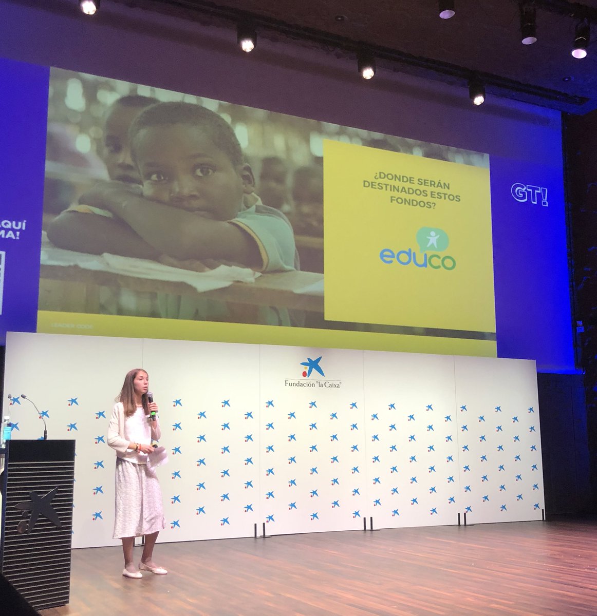 fase_fundacion's tweet photo. Cristina Palmes nos presenta en su proyecto #leadercode2022 como los jóvenes escolarizados podrían ayudar a aquellos que no lo están. 
💡#pequeñasaccionesgrandescambios

#globaltrends
#fundacionfase
#futureleaders
#tendenciasglobales
#leadercode 
@FundlaCaixa https://t.co/y3pfMIelUL