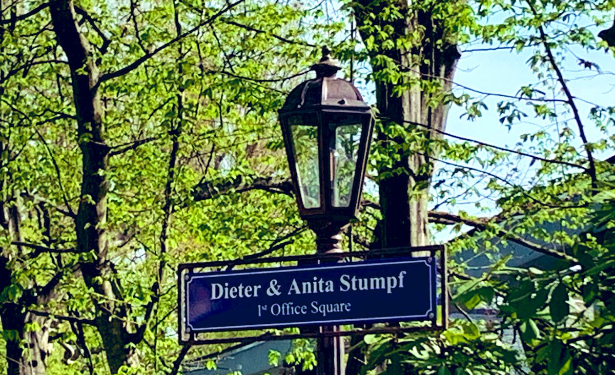 CarrouselChrono's tweet image. The #EPstory is also about the #bestteamever, the whole  #MACKteam! A tribute to all the pioneers @europa_park! #mackmagicmoments #thankfulness #remembrance #motivation @MichaelMack @ThomasMack_EP