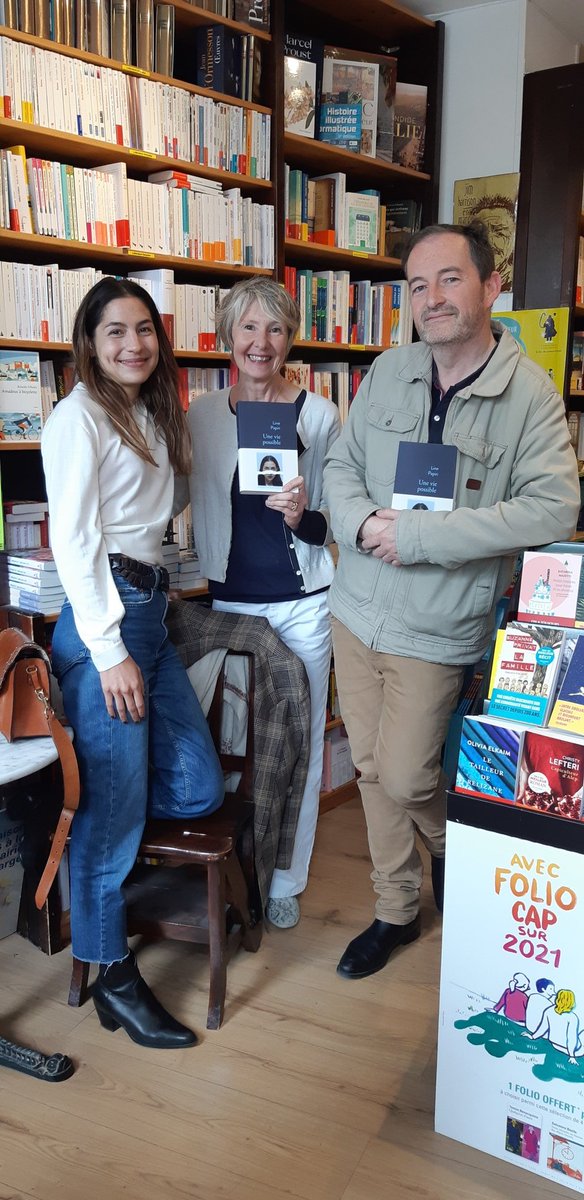 AFarautLGC's tweet photo. Nouvelles couleurs pour @motsenmarge et merci à #linepapin pour sa venue ce matin à notre rencontre pour son dernier roman chez @EditionsStock #lagarenne https://t.co/wqAHH5bA1j