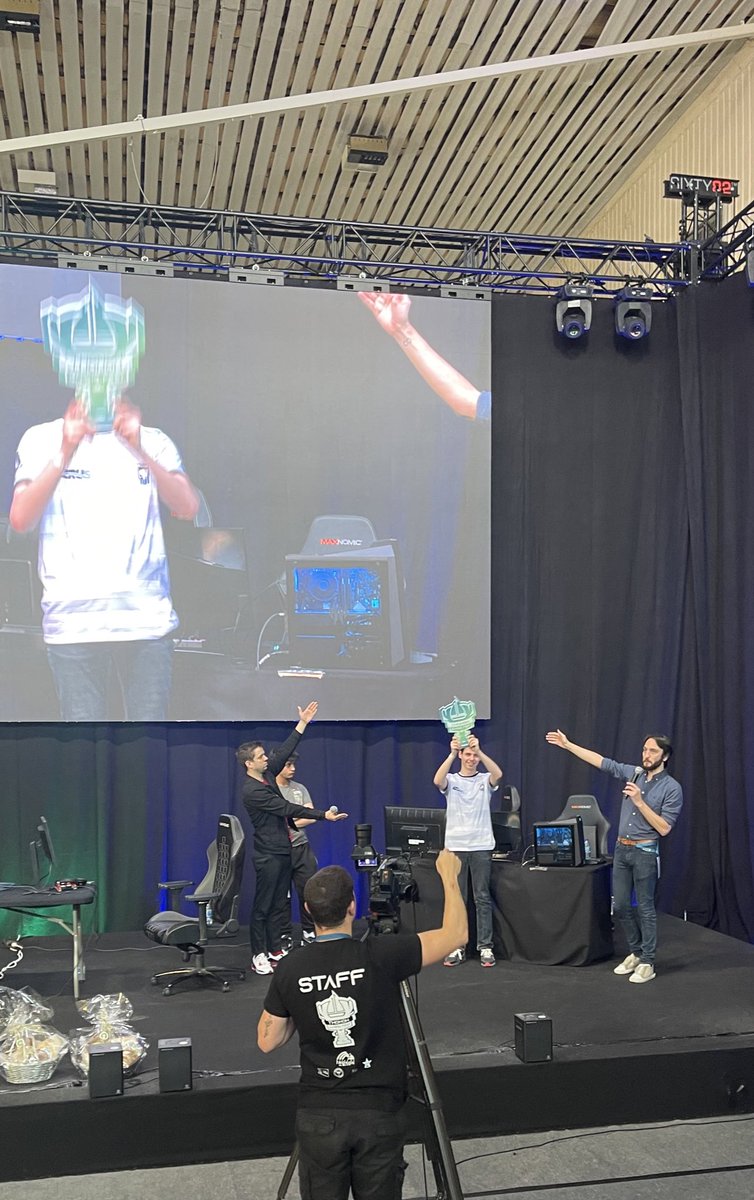 Tuskin_esport's tweet photo. De son titre au Thonon Gaming Fest, aujourd'hui @NaetorU_D est en déplacement dans un autre pays la Suisse pour lever le trophée 🇨🇭

📍 Suisse 
📅 07/05/2022
🏆 E-Caribana
👥 126 participants https://t.co/H8vdbBV0I4