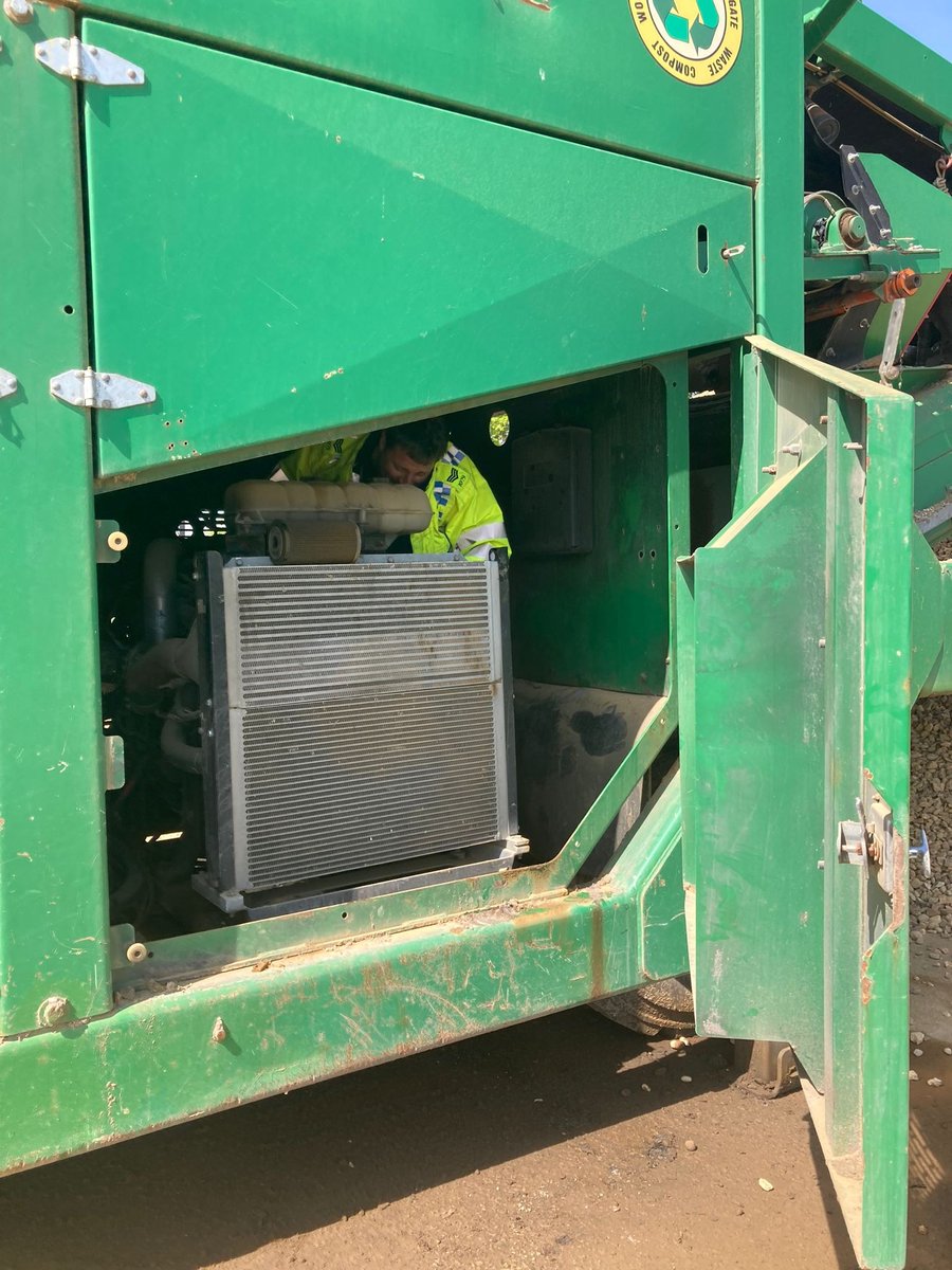 TVP_RuralCrime's tweet photo. Sgt. Ruff... Serg? Oh, there you are! Sgt. Ruff from the #TVPRural Taskforce loves finding large items of plant... PC Gunner caught him inside this one! #P1079 #6761 ππ https://t.co/TnkU1dV87N