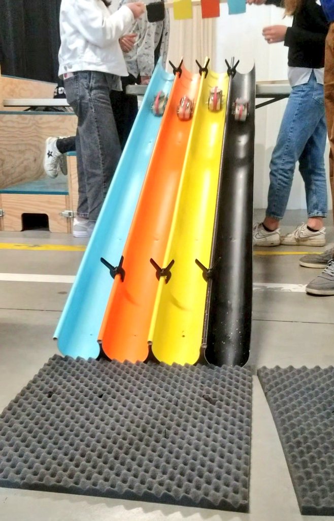 [#Biennaledesign2022] Les matrus s’éclatent à la <a href="/BiennaleDesign/">Biennale Internationale Design de Saint-Étienne</a> ! Au programme ce week-end atelier "Explora, fabrique de curiosités". Au programme, robotique, construction de petites voitures... Infos sur bit.ly/3MTnLG2
 @RotondeSciences