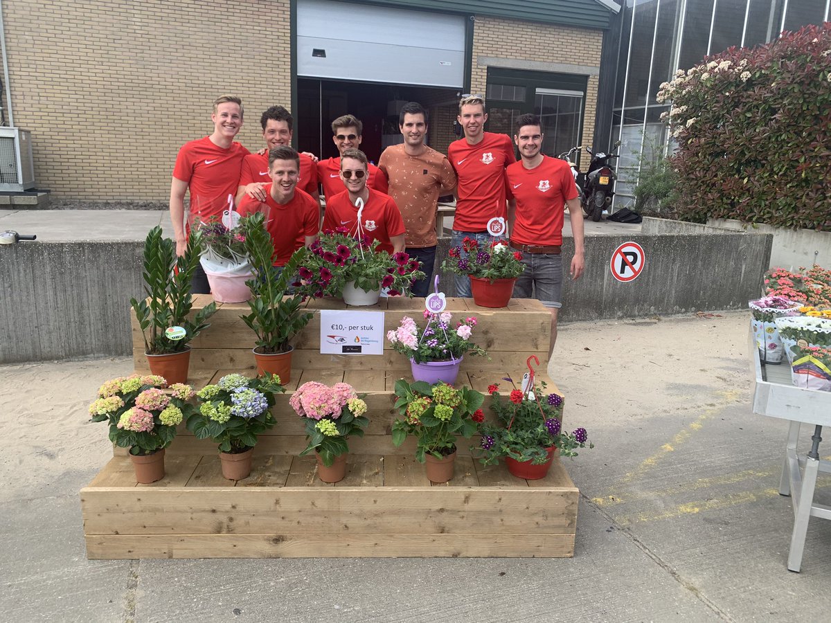 Thofrunning's tweet photo. Steun de Maaslandloop! Koop mooie planten en groente voor het goede doel!! Te halen bij BM Roses Oostgaag 9 https://t.co/yKh60FMobC