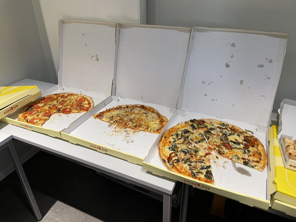 Ra_Koellner's tweet photo. Heute Mittag gab es Pizzza #GlobalAzure #azurecgn @azurecgn https://t.co/cDvBZZfbGn
