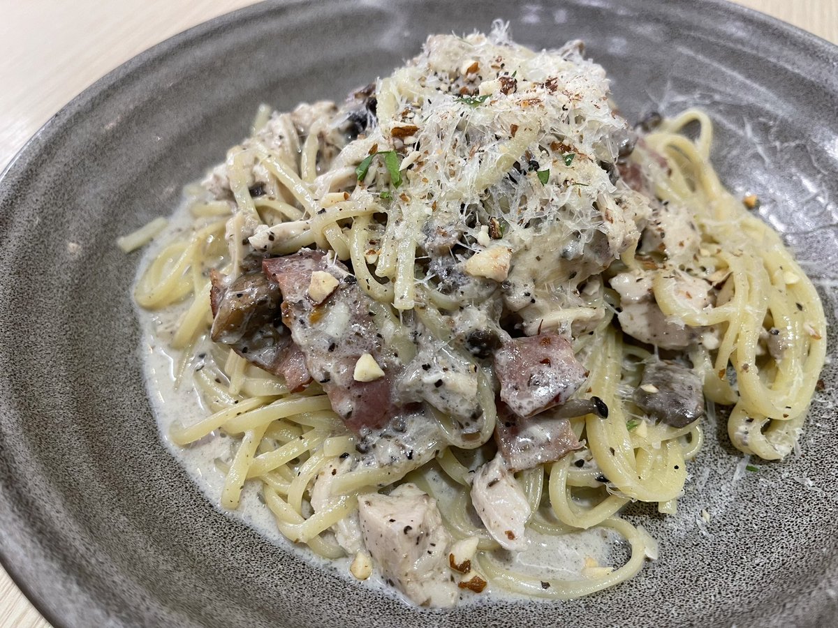 norlinkarim's tweet photo. Out for food &amp; shopping with @Nora_Jimin23 Truffle Chicken Alfredo, Creamy Salmon Pot Pie, Kiwi Cucumber Fizz and Dark Chocolate Mint Affogato. Hope my #WAPmembers &amp; #BTSARMY moots at well this Saturday. #VirtualLunchDate https://t.co/rYeqbUudg4