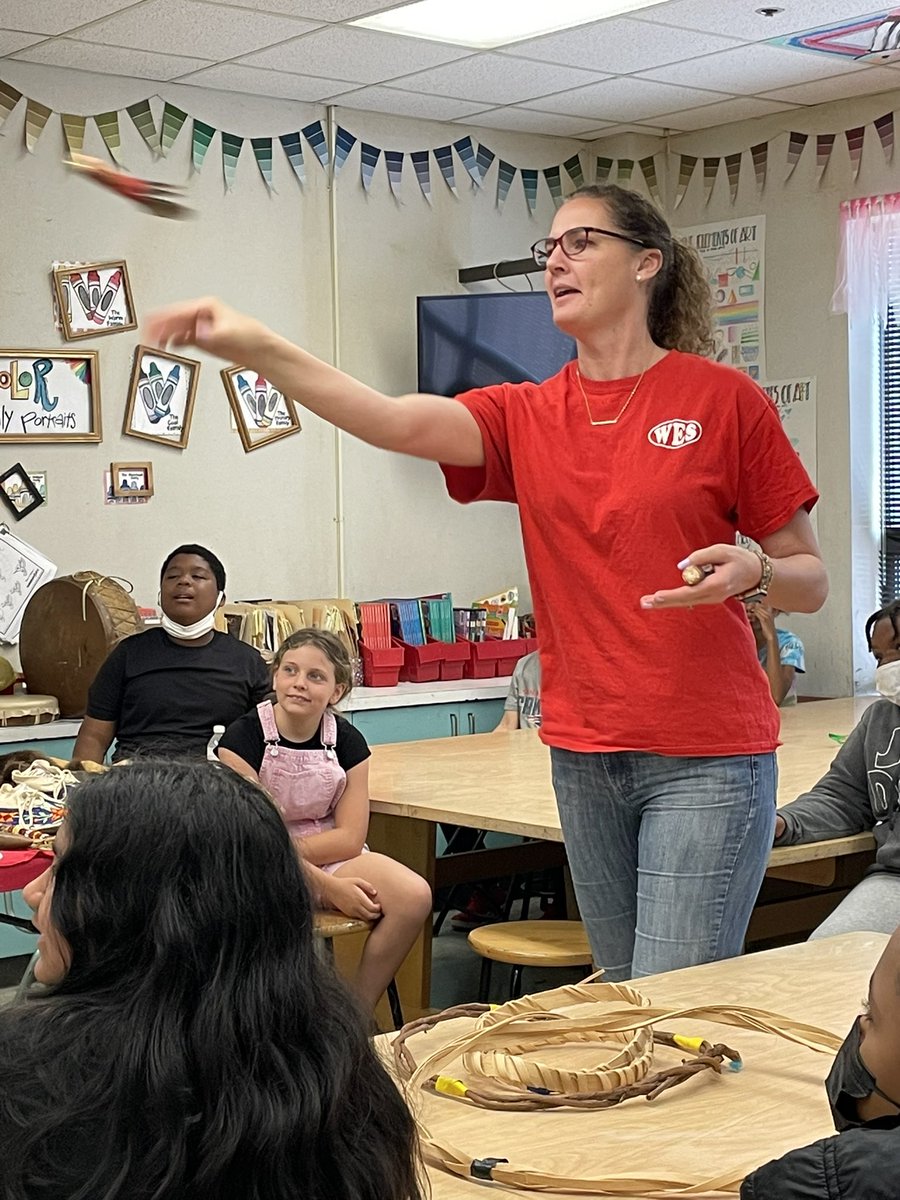 ReidsReaders's tweet photo. On our last day with Senora Lynch we learned about other forms of art and daily life. #WhosGotItBetterThanWES https://t.co/UGi1Yz8ihd