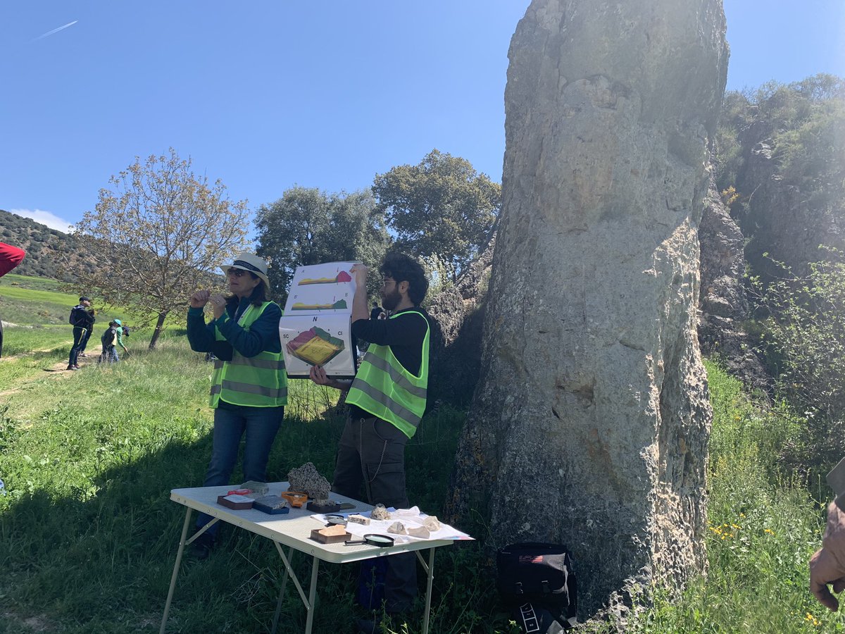 SerGuadalajara's tweet photo. Importante asistencia en el @GeolodiaES de Guadalajara. Viendo las fallas en Huérmeces del Cerro https://t.co/e1CUr9GWxD