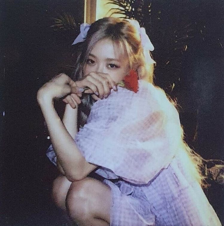 url0ves's tweet photo. our rosie, i’m so thankful for your existence. knowing and stanning you as an idol and inspiration are such a bless for me. keep shining, u are doing very well in this decade. can’t wait for more masterpiéce from u in the future. love u to the moon &amp; back. 🌹❤️
#TenYearsWithROSÉ https://t.co/dHCGuQw6u3