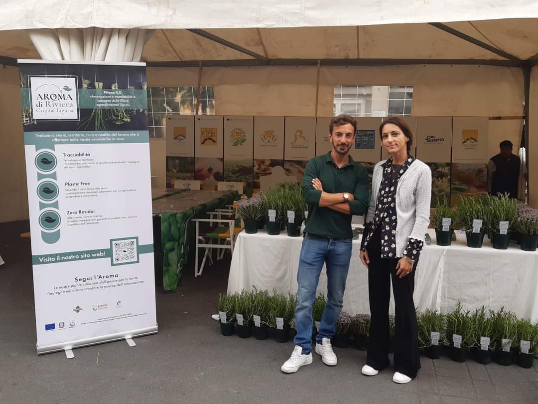 CCIAARIVLIG's tweet photo. 🌱🌾🌿 
🍃 @liguriadigitale @cersaa_news (az speciale #cciaarivlig) e @Ortofrutticola Albenga presenti ad @aromaticadiano nel bellissimo centro pedonale di Diano Marina per il Progetto 4.0 finanziato dal #PSR 2014-2020  @RegLiguria  
@aromadiriviera https://t.co/SbPlJSmjHw