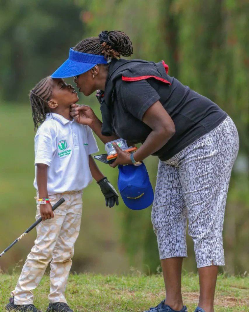 CulturedTimes's tweet photo. Nothing beats the love and support of a parent to a child's craft. It drives the passion to vision. #SafaricomGolfTour 
✍🏾CULTURED TIMES https://t.co/mDCxSrtnaL
