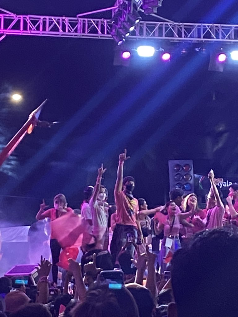 ceedzei's tweet photo. kathniel!!! thank youuuu 🥺🌸💖 #IbotoNa10Pilipinas #MitingDeAvance #LeniIsOurPresident #MakatiIsPink https://t.co/EMZ83bl2Xe
