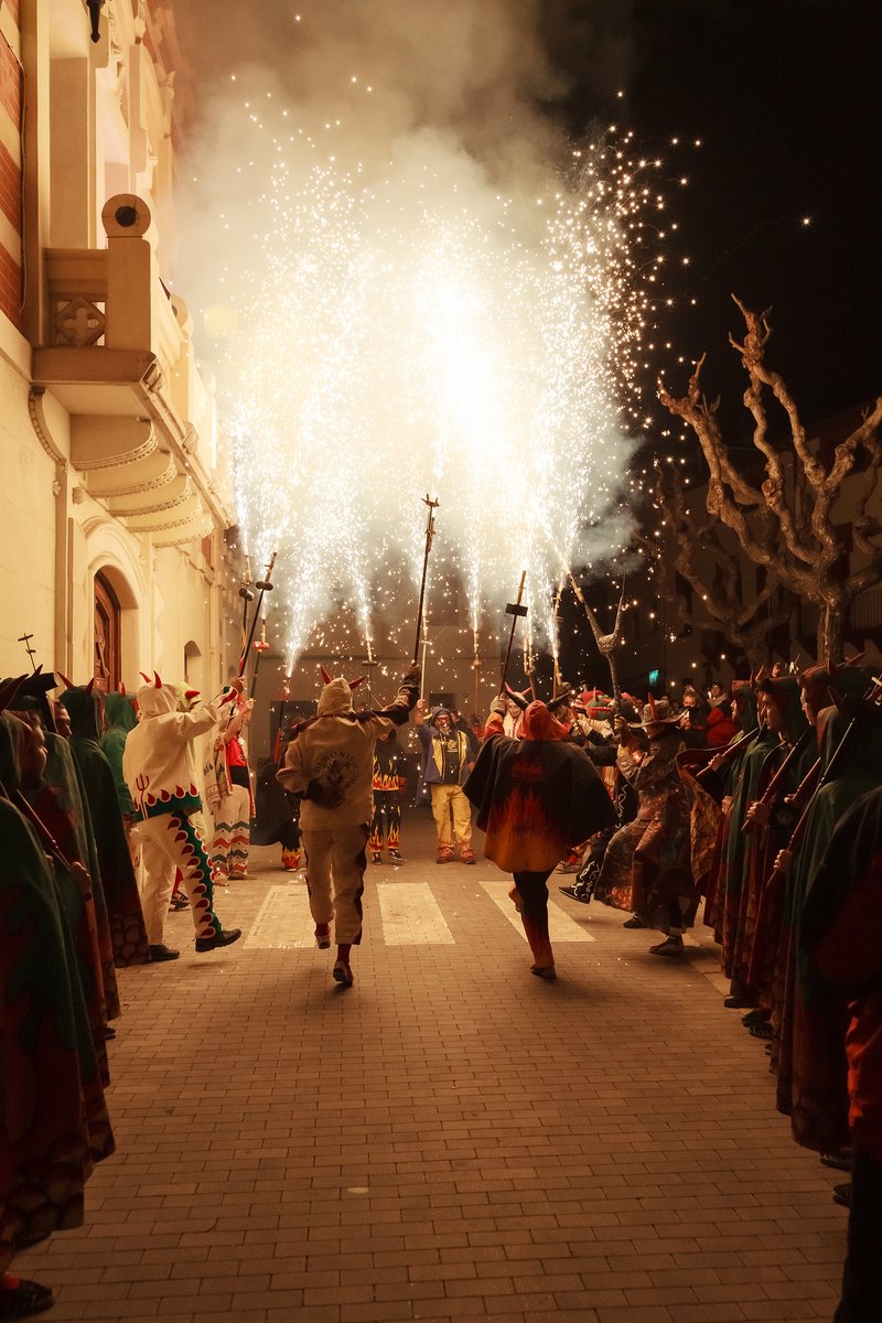 Només una setmana! Dissabte vinent, 14 de maig, ja tindrem el #3rConcursEnceses en marxa. Una jornada plena d’activitats perquè diables i amants del foc tornem a gaudir plegats d’aquesta tradició que tant ens agrada. No hi falteu! ⏳🔥
📸 <a href="/themiguelphoto/">The Miguel Photo</a>
#BallDeDiables 
#SPRibes