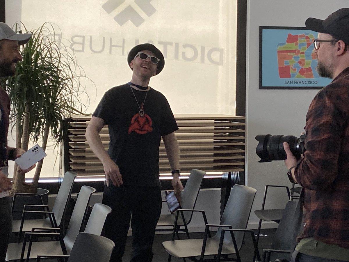 eayr32's tweet photo. @BarCampBonn super #Experiment Stille #Fotografie #BCBN22 Coole Fotos und jede Menge Spaß mit Achim https://t.co/QAXHyXgnMW