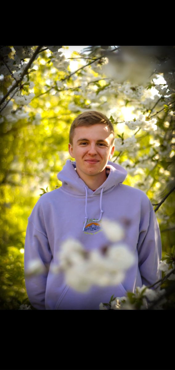 SurreyFencing's tweet photo. Our first team member to introduce is our current president Erwan! He is currently in his third year of Veterinary Medicine and has been fencing foil for 12 years!! #gradsport2022 #surreyfencing https://t.co/ODi4Ff7yZg