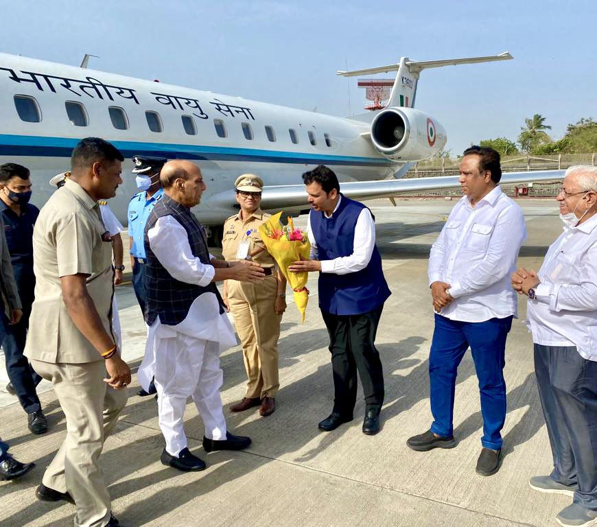 Dev_Fadnavis's tweet photo. Received and greeted Hon Raksha Mantri Shri @rajnathsingh ji at Mumbai Airport with MLA @ShelarAshish &amp; colleagues.
#Mumbai https://t.co/VNhud89fpN