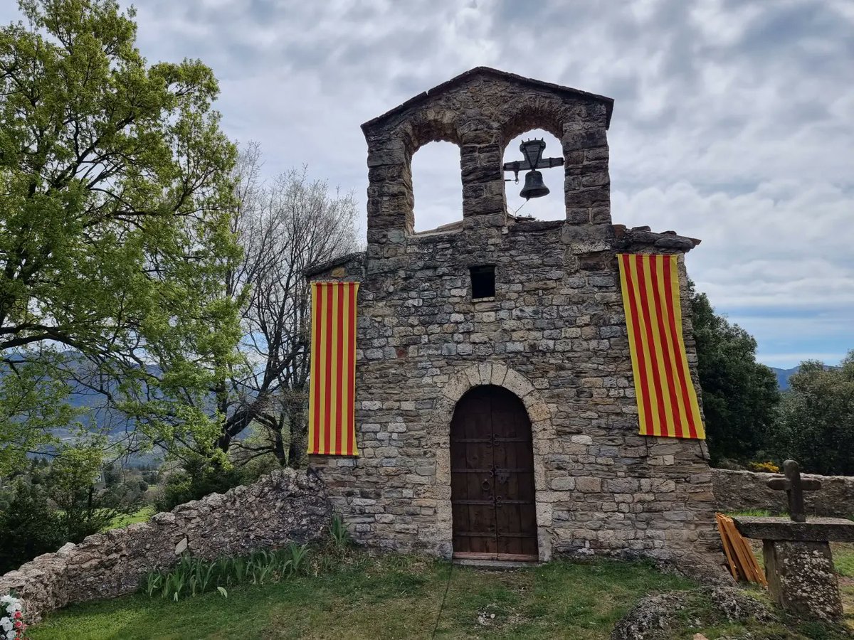 AGuixers's tweet photo. Nosaltres ja ho tenim a punt!
I tu estàs preparat?
Tindràs suficient resistència?
FM Vilamantells 2022
💯❌️💯 GUIXERS
🎉🥳🎸🪗🎎🎹⛪️🍺🥤
US HI ESPEREM!!!
#caopsa
#mqueraltsala
#jordicasas
#ecam
#calperet
#lluispinyol
#trall
#banddefesta
#rubbersoultribut 
@jordibruch https://t.co/fe9t7sr35r