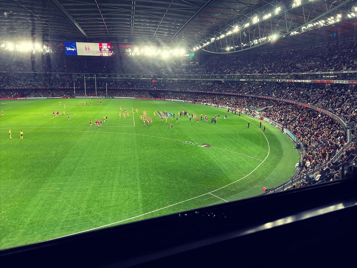 Fallen_Rose_Xo's tweet photo. Let’s do this Bombers!!!! @ScottHayes15 @essendonfc #footy #footyisback #Essendon #GoBombers #GoEssendon #bombers #afl #AFLDonsHawks https://t.co/jMTLxeM90b