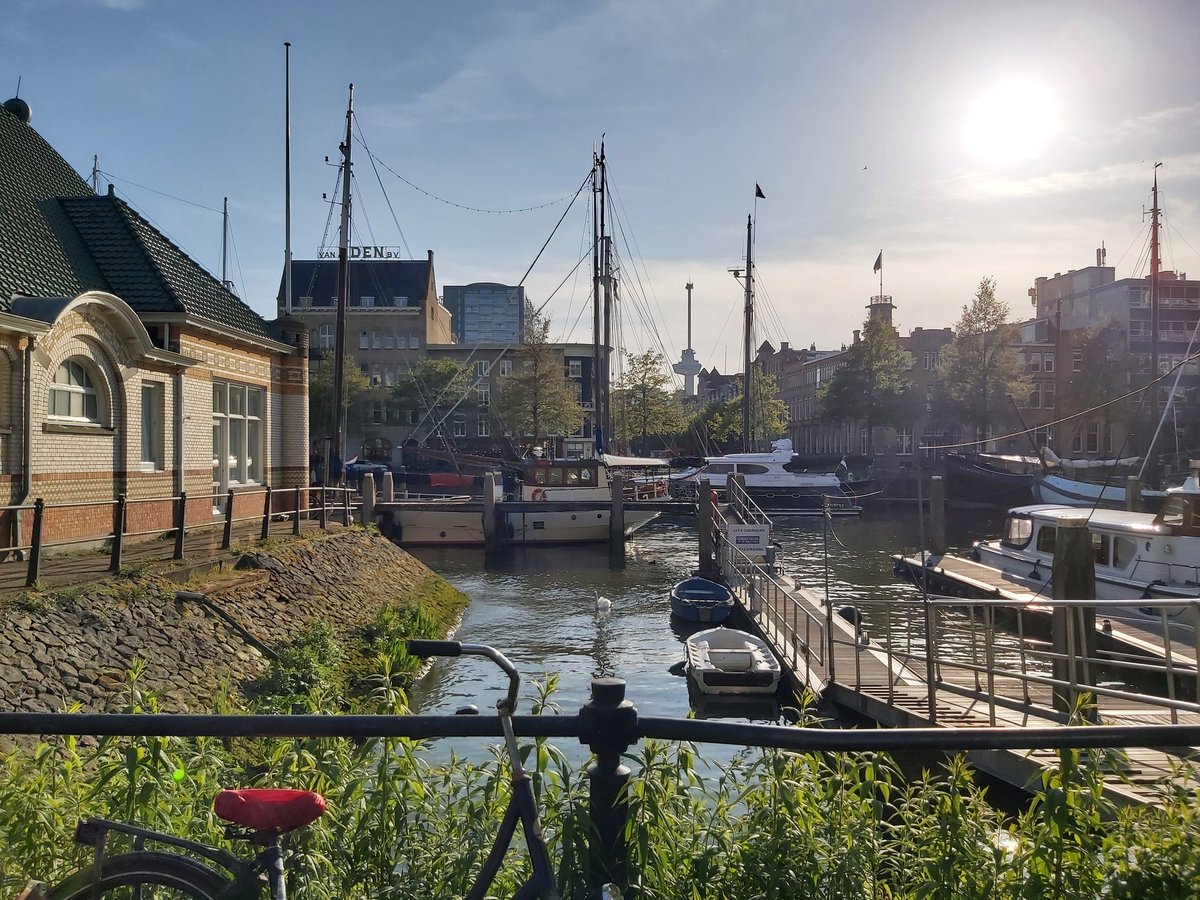 LeGrappillon's tweet image. Rotterdam e.o., mooi weer, daar hebben we  weer wat wijnliefhebbers blij gemaakt met onze bezorgingen tot aan dit keer de boot in de haven.

#LaGrave #Minervois #Antech #Limoux