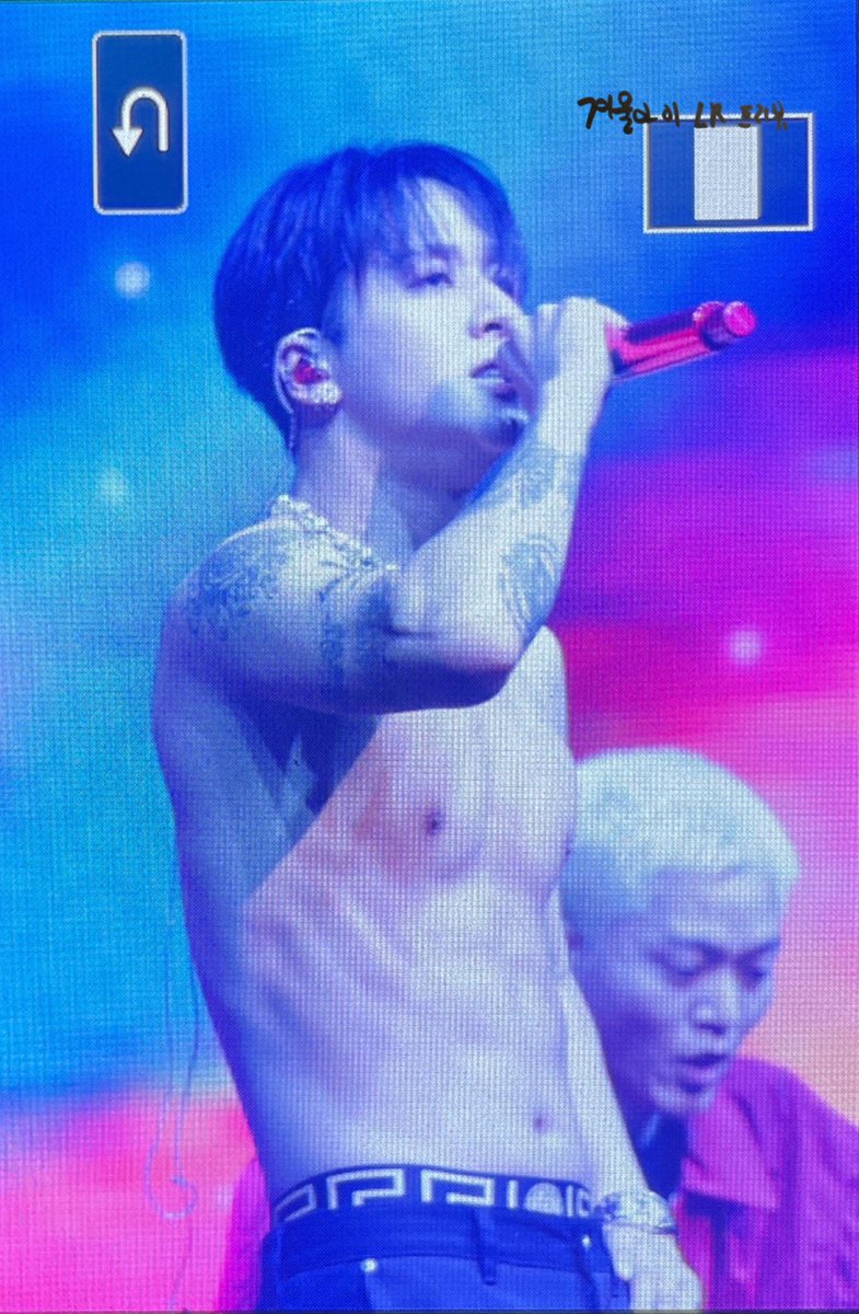 210507 REVOIR CONCERT 프리뷰

덕분에 너무 좋은 시간이였어
난 라비 덕분에 영원을 믿어💗

#RAVI #라비 #GROOVL1N #그루블린 

<a href="/RAVI_GTCK/">RAVI / 라비</a>