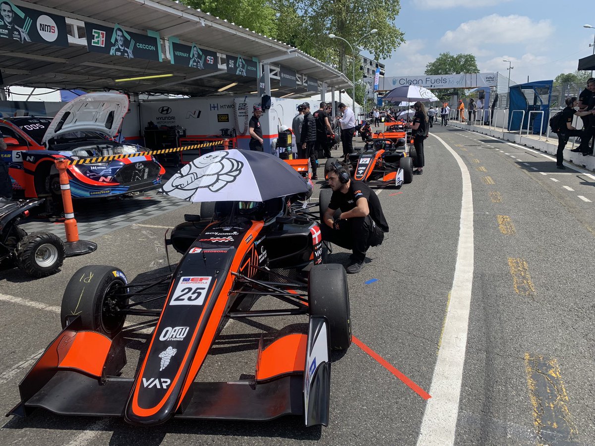 Ready for Race 1 here in the streets of #Pau.