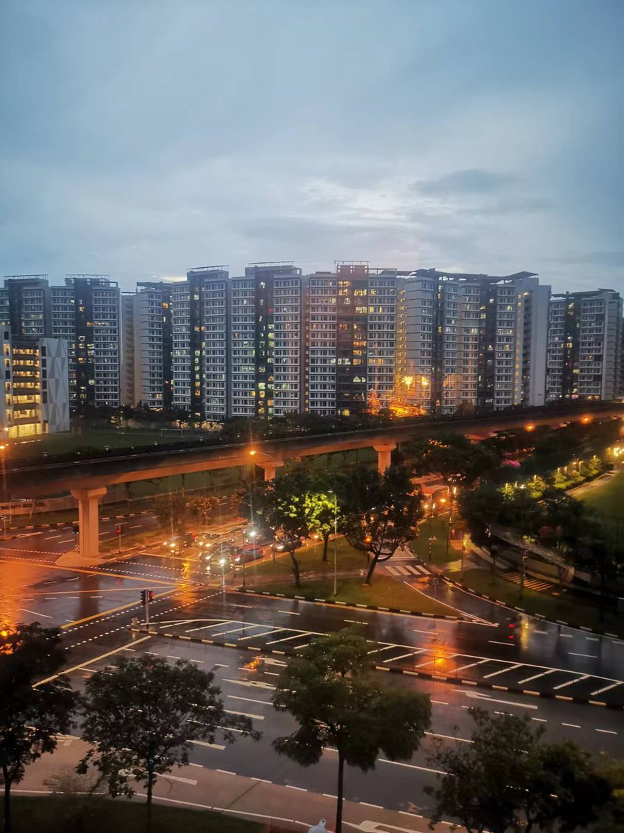 anna80241088's tweet photo. The city after the rain is quiet and fresh🪟 https://t.co/AwWCMNVePW