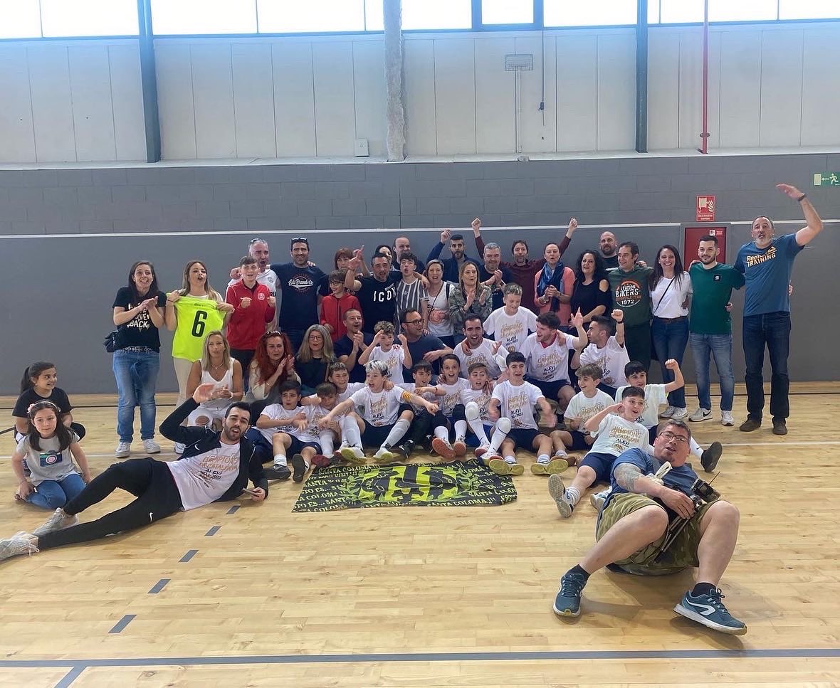fsalagarcia's tweet photo. 🏆 L'Aleví s'ha proclamat campió de Lliga després de guanyar per 0-5 davant el CN Sabadell, amb 71 punts a la classificació i a falta d'una jornada! Enhorabona, equip!

💥 Los de Eric Sales, campeones invictos después de 23 victorias y 2 empates en 25 partidos.

#OrgullColomenc https://t.co/6NIe0A9ZbK