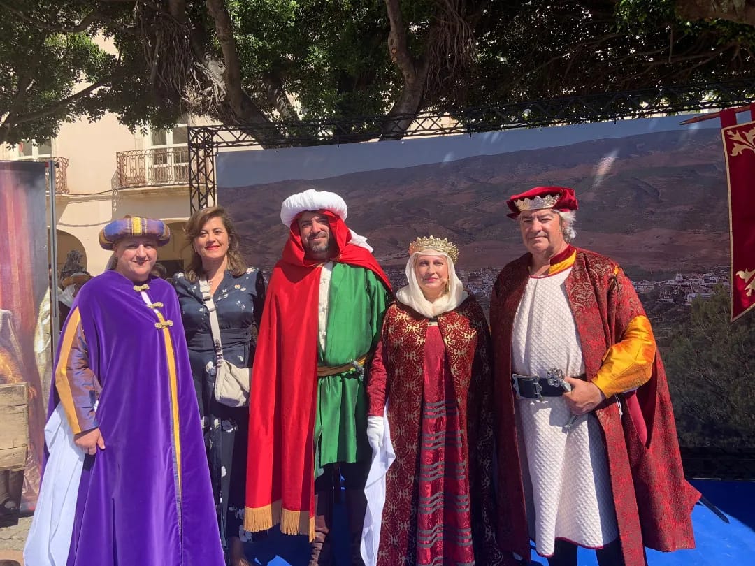 carmen_aguila_'s tweet photo. Está mañana en la plaza Vieja de #Almería con las recreaciones históricas de #Fiñana, #Padules #Terque y #Tahal.
Enhorabuena a sus alcaldes y alcaldesa ❤️
@DipAlmeriaPsoe https://t.co/lWYkG7nnna