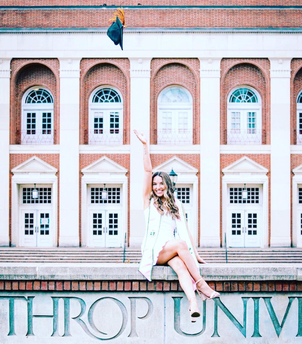 winthropu's tweet photo. April 2018 ➡️ Sidney Ruff tours #Winthrop.

May 2022 ➡️ Sidney Ruff graduates from Winthrop. 

Congratulations to all of our Winthrop Eagles who are graduating today. Soar high! 

[📸: Ryleebphotos on Insta] https://t.co/bQpHzHhk0F