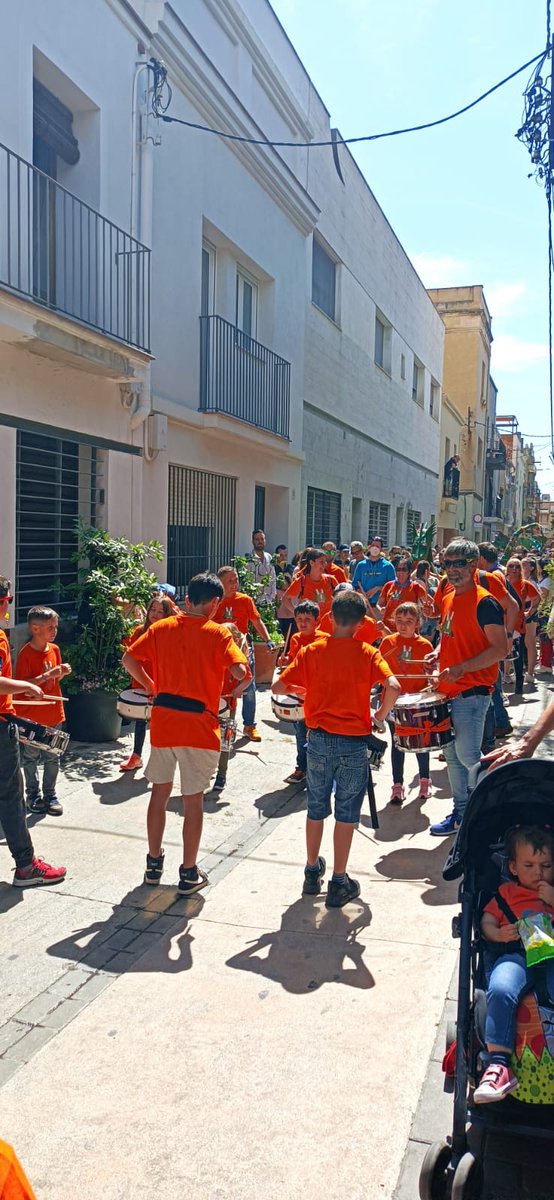 Escolamontigala's tweet photo. Espectacular matí amb la Cercavila Petita de #festesdemaig2022 de #Badalona. El nostre #Montidrac està ben acompanyat per la nostra canalla i la nostra batucada. Felicitats, famílies. https://t.co/FXwPfQqkKf
