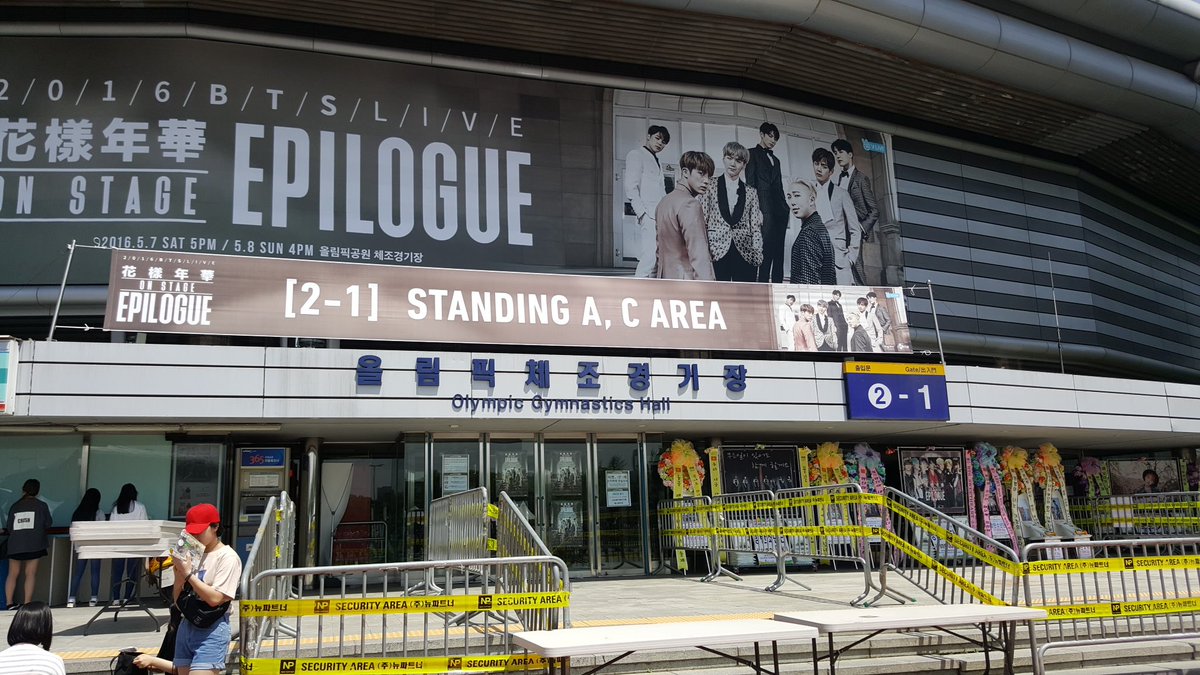 Indeliblememo's tweet photo. 우와 이게 6년전이라니... 5월 7일이랑 8일..8일 어버이날엔 엄빠 몰래 나오느라 식탁위에 선물놓고 새벽에 튀어나왔음 https://t.co/mPDEI0DShf